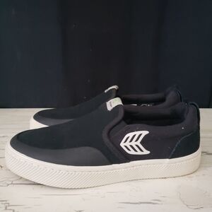 Cariuma Slip-On Sneakers in Black - Women's size 7 or Men's 5.5